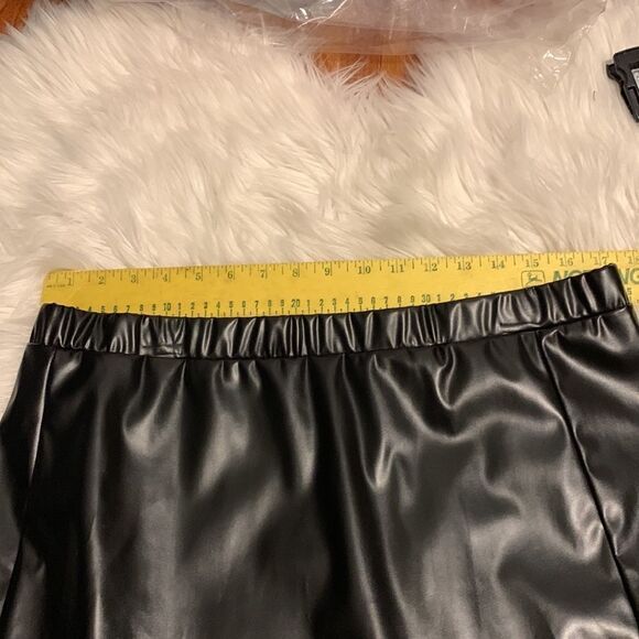 Shein 2XL black mini skirt with split on one side - Picture 4 of 7